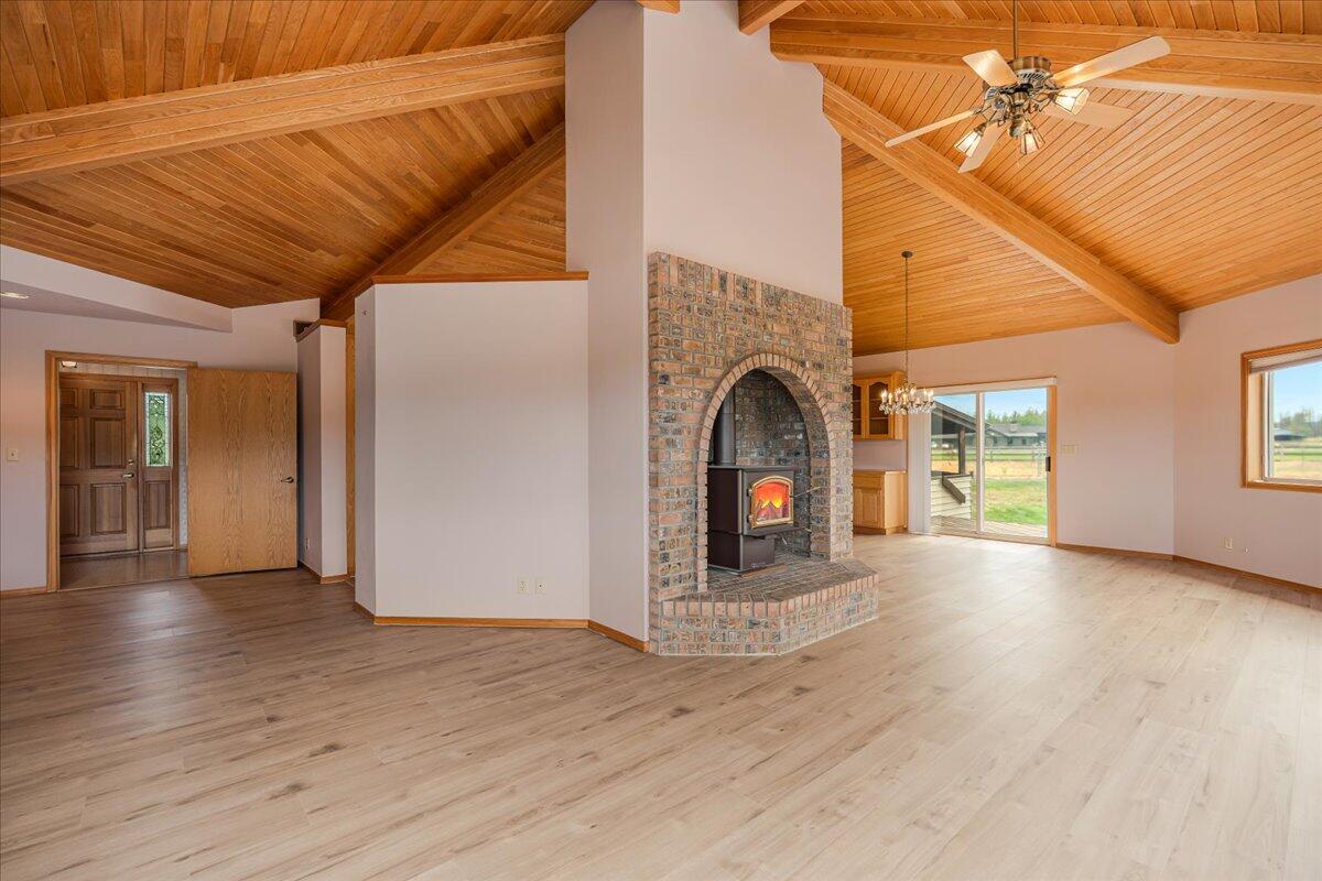 64515 Rock Springs Road Bend, OR 97703 - Photo 18 of 49 Living Room