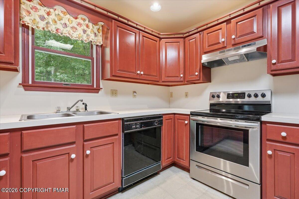 209 Foothill Boulevard Effort, PA 18330 - Photo 29 of 61 Kitchen 3