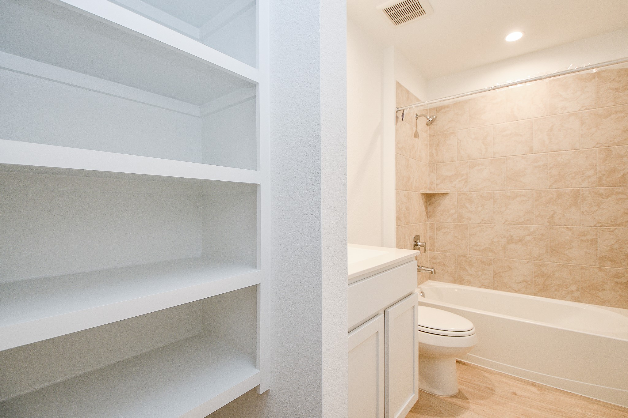 31715 Hallington Hl Lane Fulshear, TX 77441 - Photo 27 of 37 a bathroom with a toilet a sink and a bathtub