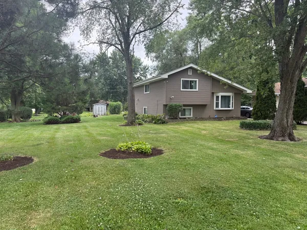 $399,900 | 29W313 Ray Avenue, West Chicago, IL 60185