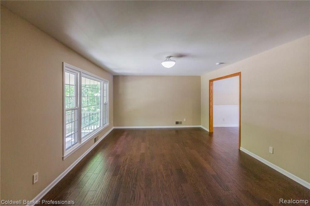 29075 Summerwood Road Farmington, MI 48334 - Photo 17 of 41