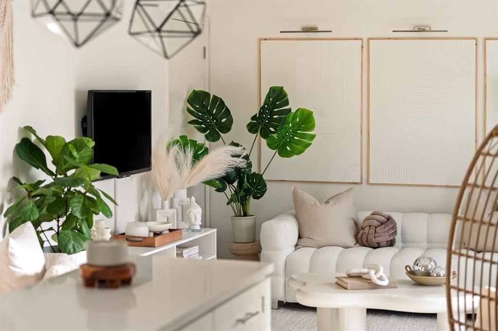 6003 Jain Lane, Unit A Austin, TX 78721 - Photo 3 of 15 a close view of light fixtures