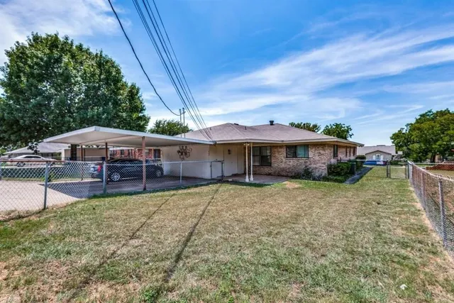 $1,700 | 1422 Deborah Avenue, DeSoto, TX 75115