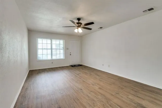 $1,700 | 1422 Deborah Avenue, DeSoto, TX 75115