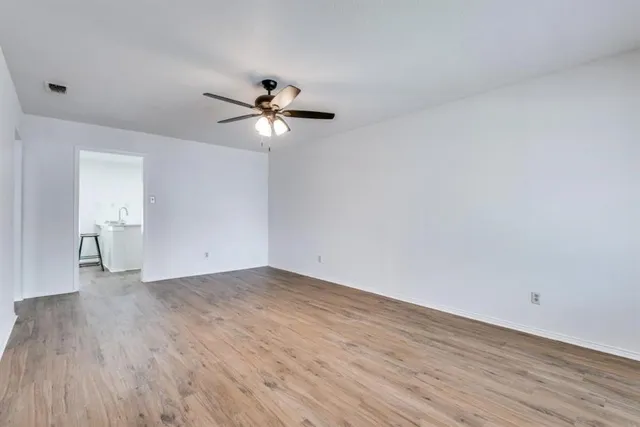 $1,700 | 1422 Deborah Avenue, DeSoto, TX 75115