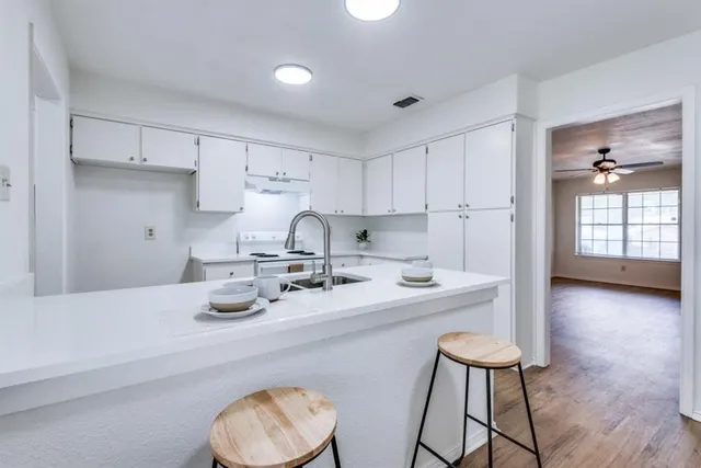 $1,700 | 1422 Deborah Avenue, DeSoto, TX 75115