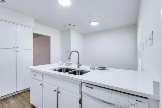 $1,700 | 1422 Deborah Avenue, DeSoto, TX 75115