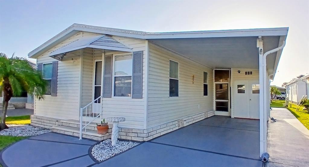 278 Pine Loop Frostproof, FL 33843 - Photo 2 of 40 a view of a house with tub and dining space