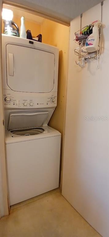 278 Pine Loop Frostproof, FL 33843 - Photo 30 of 40 a utility room with dryer and washer