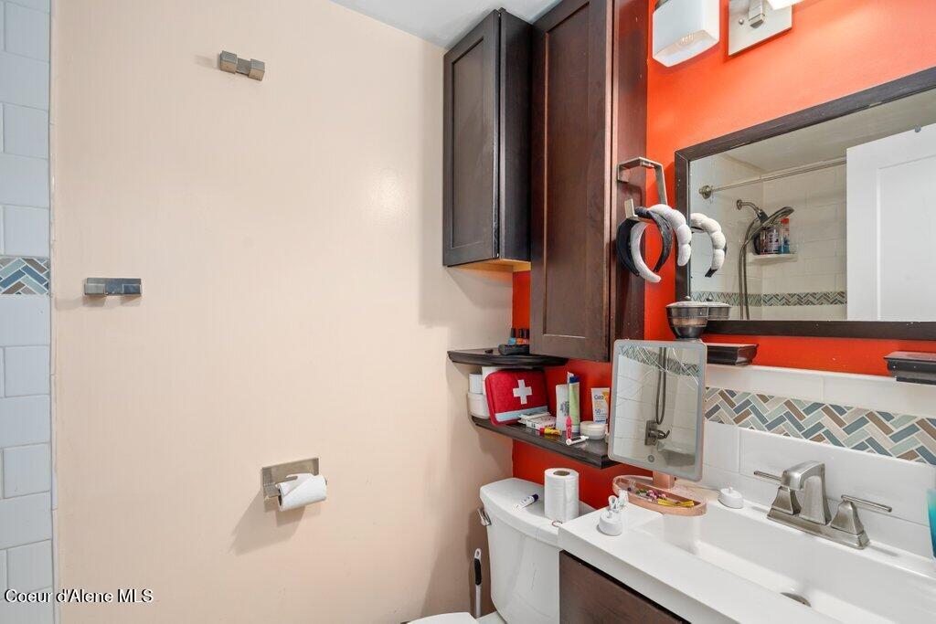 3093 West Highway 53, Unit 13 Rathdrum, ID 83858 - Photo 15 of 25 Guest Bathroom