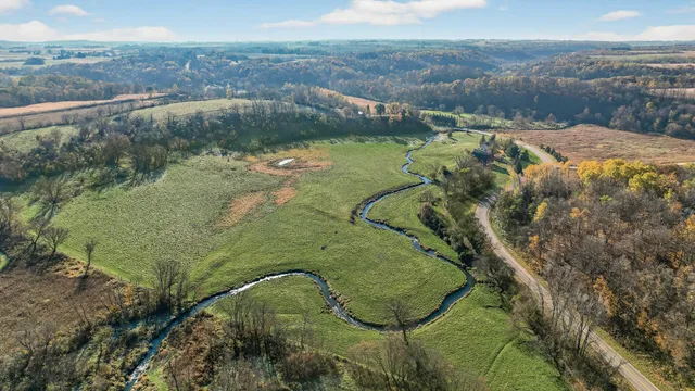 $749,000 | N5070 County Rd O, Trimbelle, WI 54011