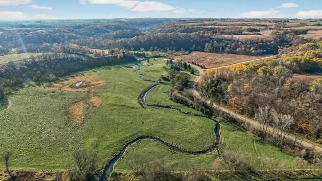 $749,000 | N5070 County Rd O, Trimbelle, WI 54011