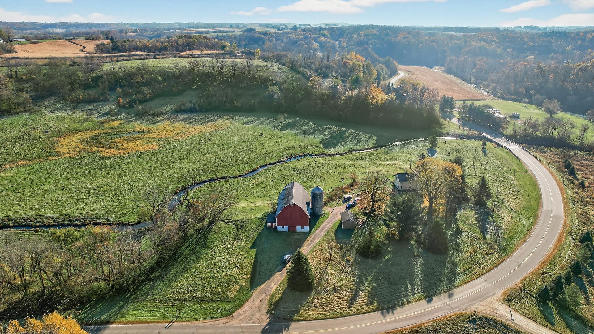 N5070 County Rd O Trimbelle, WI 54011 - Photo 3 of 36