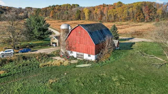 $749,000 | N5070 County Rd O, Trimbelle, WI 54011