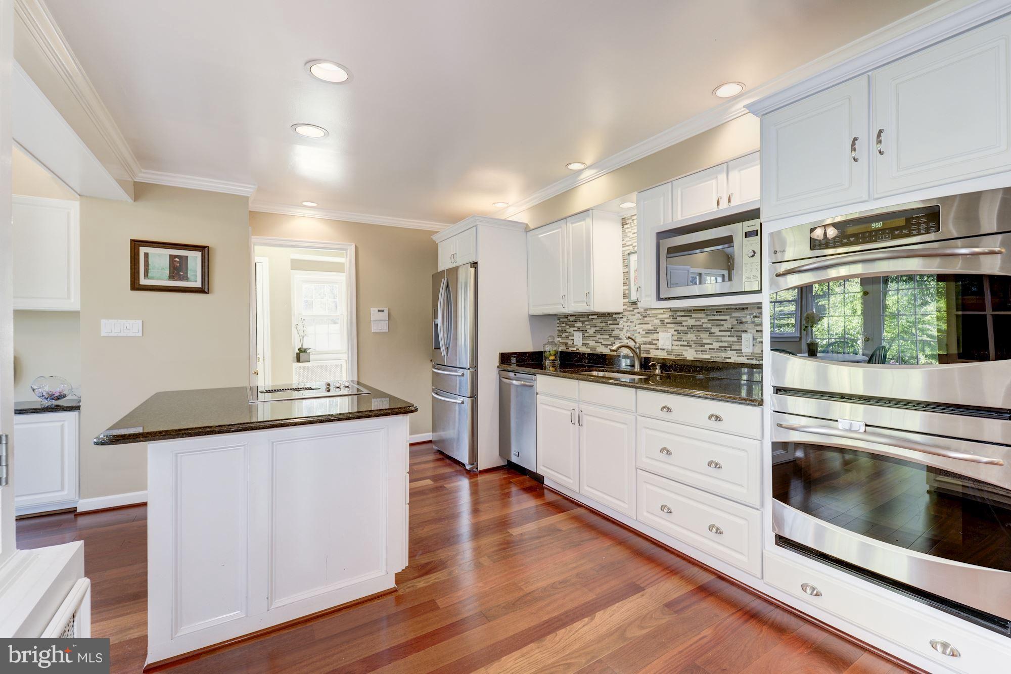 5938 Wilton Road Alexandria, VA 22310 - Photo 5 of 29 Gourmet Kitchen w/ Custom Cabinetry, SS Appliances