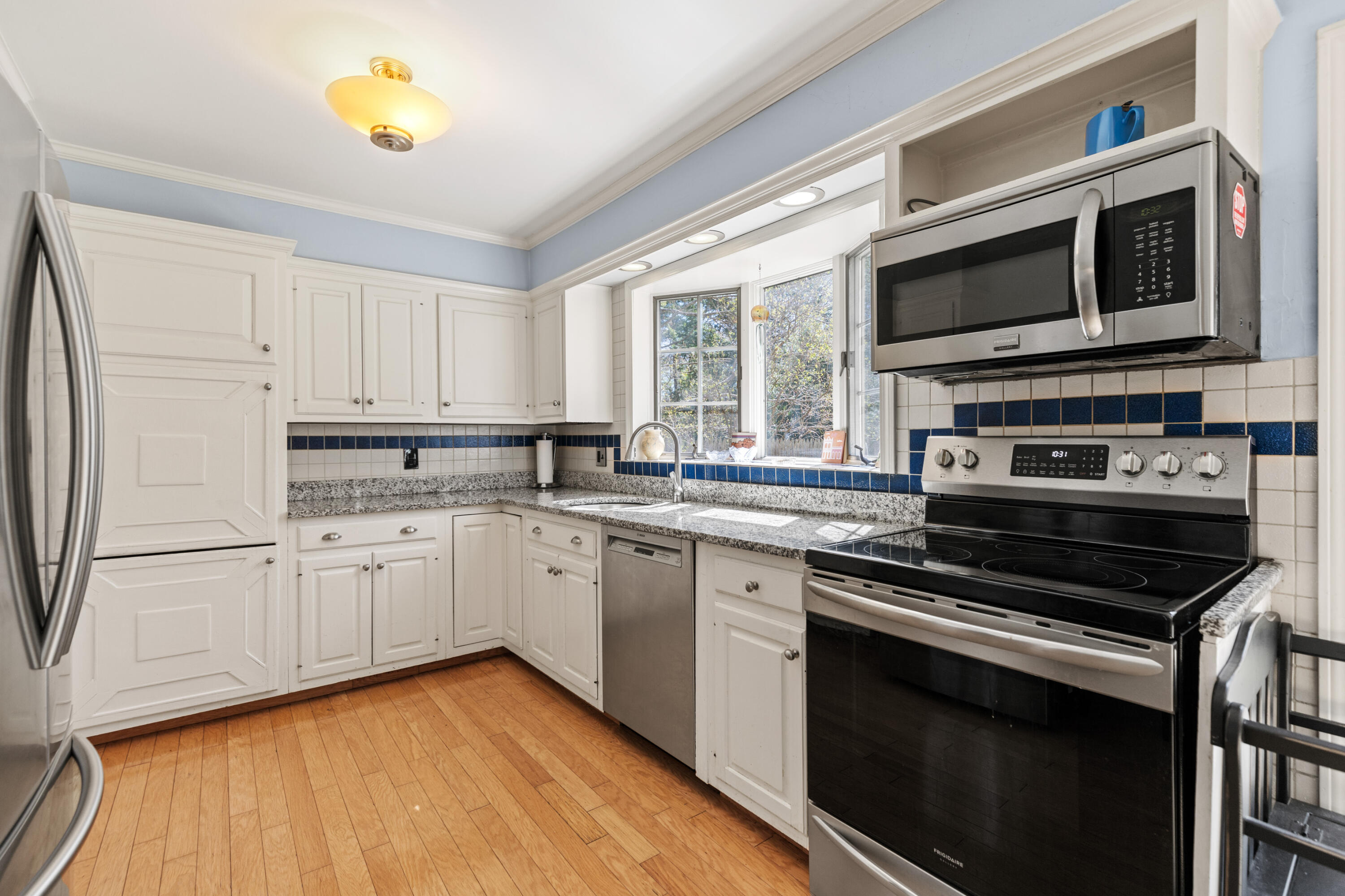 14 Olde Fort Road Cape Elizabeth, ME 04107 - Photo 10 of 44 Kitchen with Stainless Steel Appliances