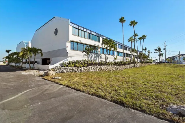 $775,000 | 1007 Gulf Drive North, Unit 213, Bradenton Beach, FL 34217