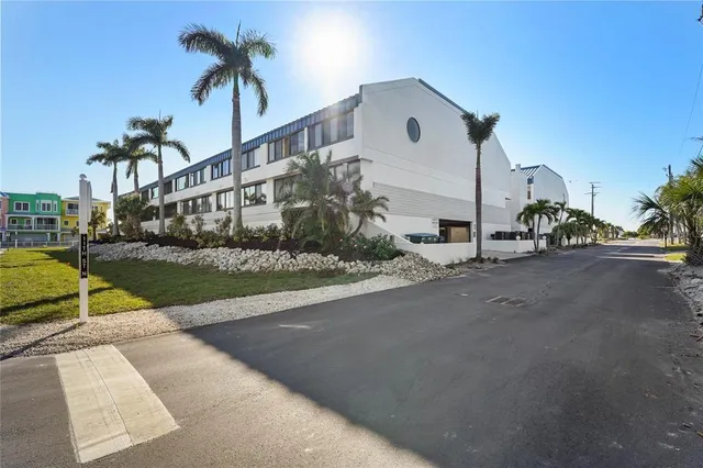 $775,000 | 1007 Gulf Drive North, Unit 213, Bradenton Beach, FL 34217