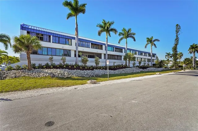 $775,000 | 1007 Gulf Drive North, Unit 213, Bradenton Beach, FL 34217