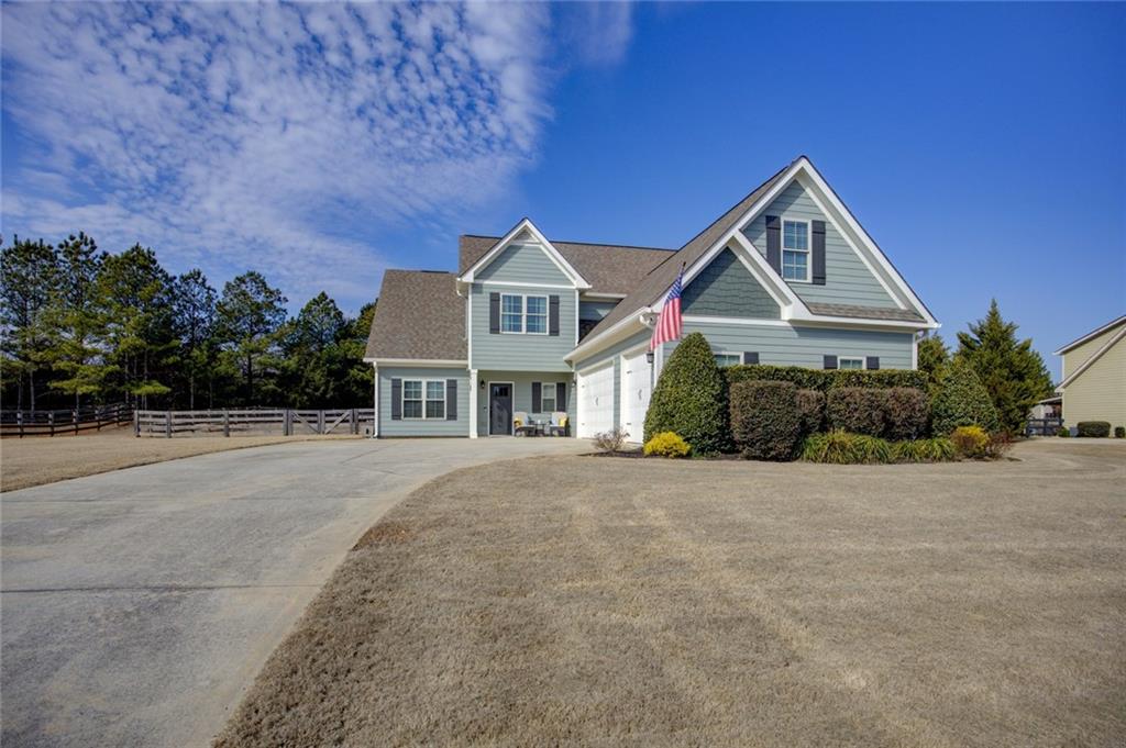 1021 Arbor Court Madison, GA 30650 - Photo 3 of 64 front view of a house with a street
