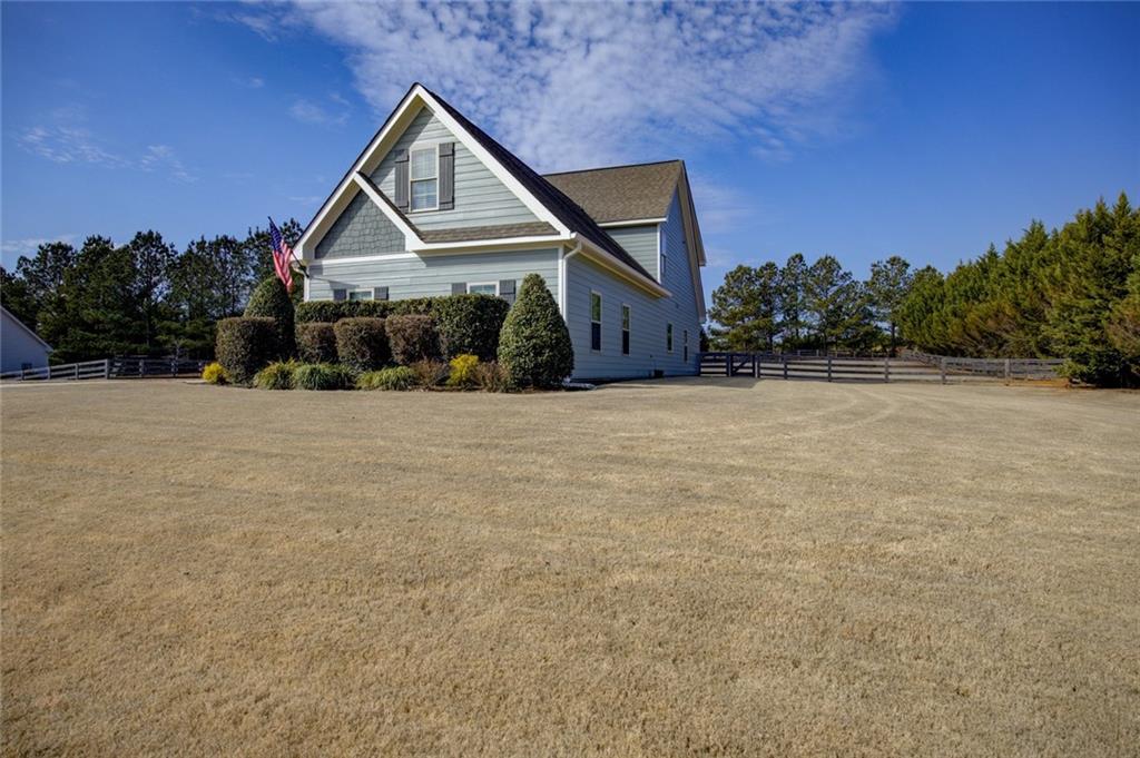 1021 Arbor Court Madison, GA 30650 - Photo 4 of 64 a front view of a house with a yard and trees