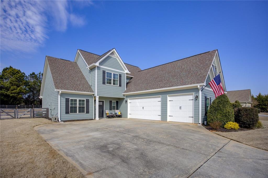 1021 Arbor Court Madison, GA 30650 - Photo 5 of 64 a front view of a house with a garden