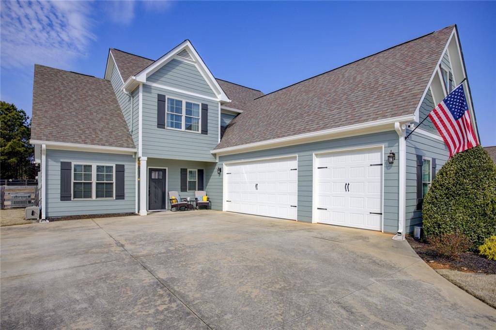 1021 Arbor Court Madison, GA 30650 - Photo 6 of 64 front view of a house with a garage