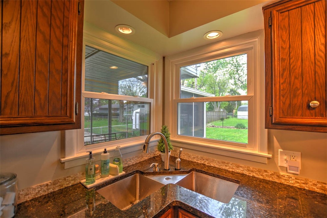 135 Colorado Drive Decatur, IL 62526 - Photo 8 of 26