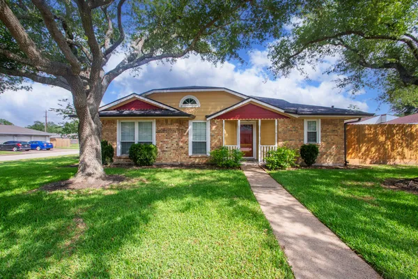 $2,900 | 2905 Hamm Road, Pearland, TX 77581