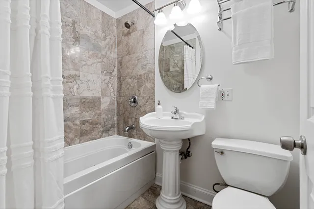 $1,800 | 950 West Belle Plaine Avenue, Unit 1W, Chicago, IL 60613