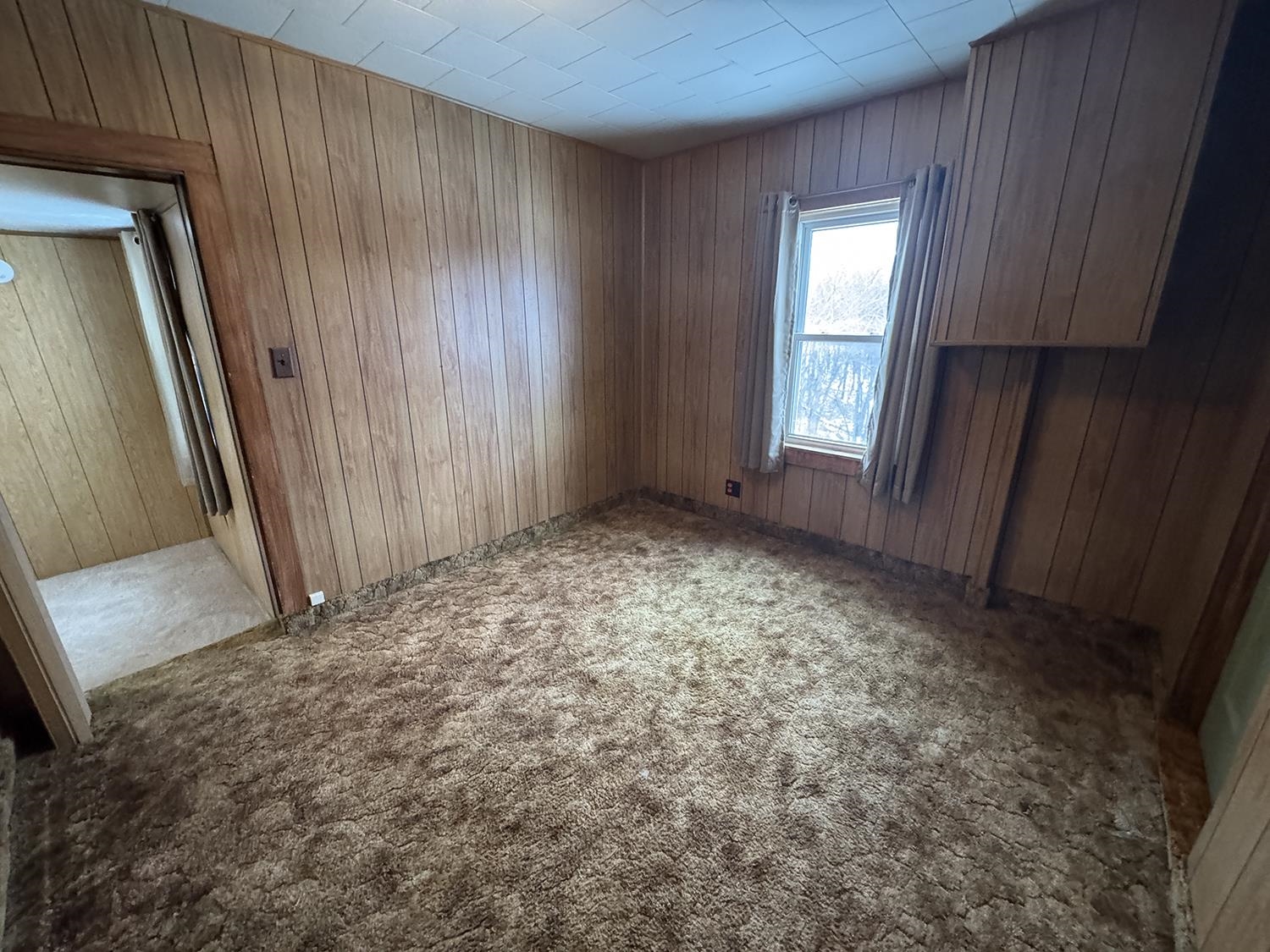 18341 Pleasant Hill Road Mount Carroll, IL 61053 - Photo 39 of 41 an empty room with windows