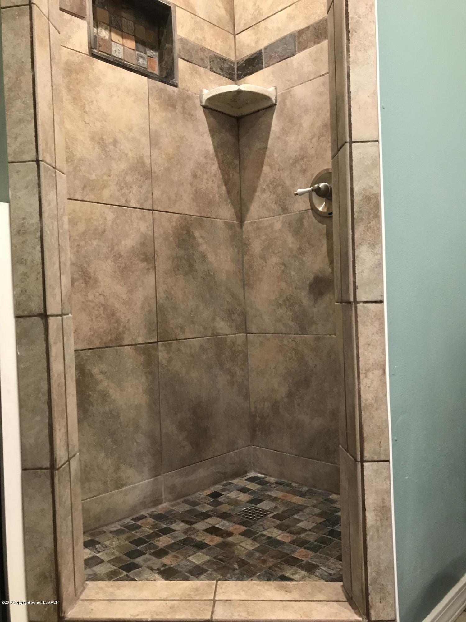 4634 Crockett Street Amarillo, TX 79110 - Photo 17 of 23 MASTER BATH