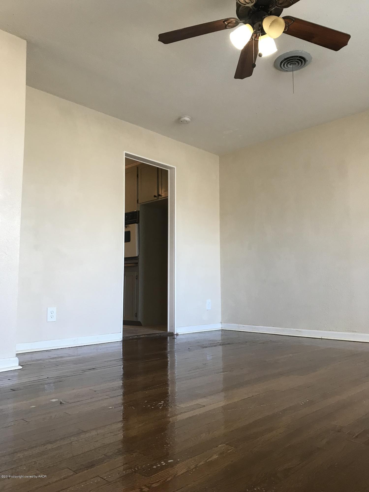 4634 Crockett Street Amarillo, TX 79110 - Photo 4 of 23 LIVING ROOM 2
