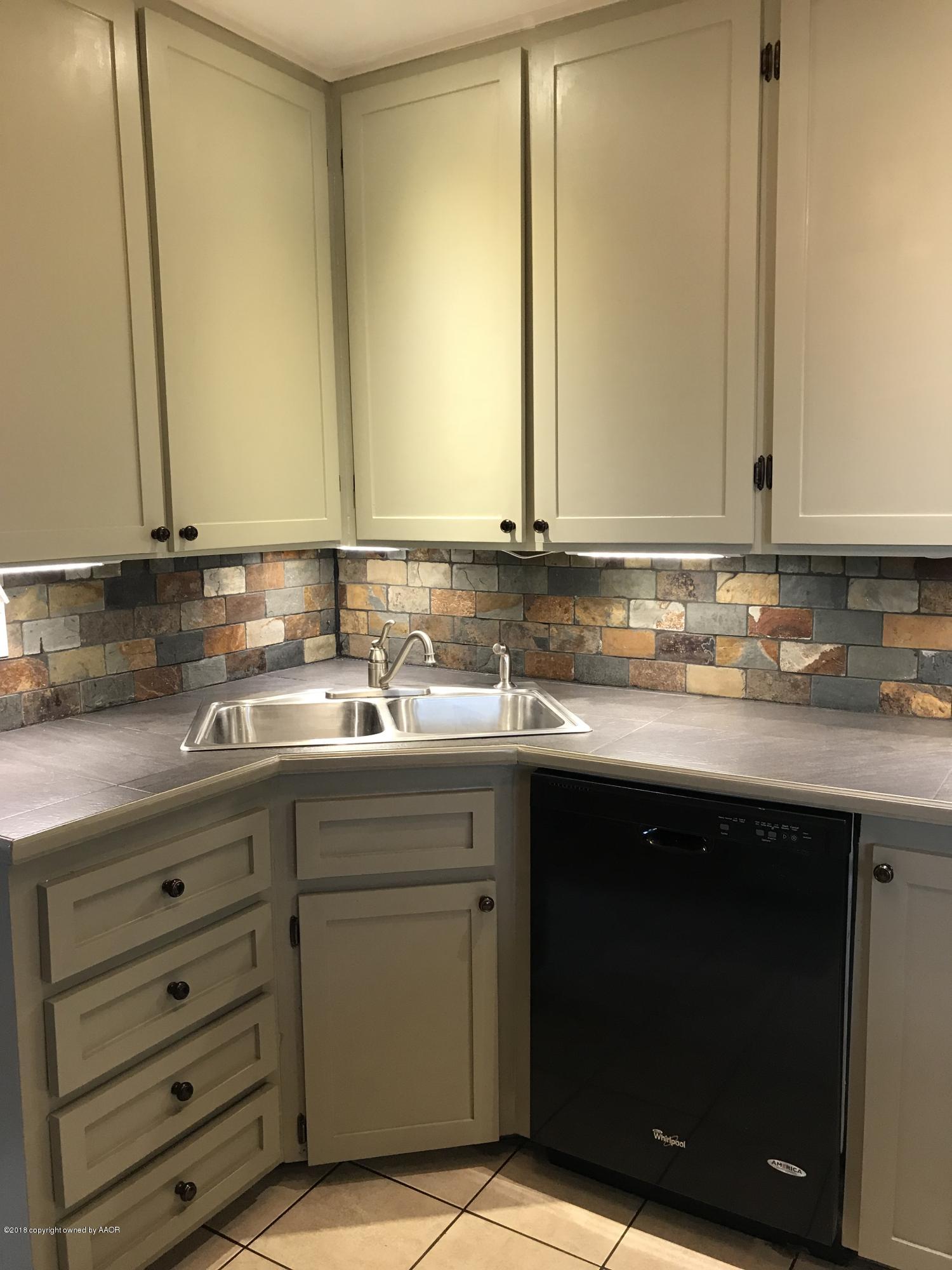 4634 Crockett Street Amarillo, TX 79110 - Photo 5 of 23 KITCHEN 3