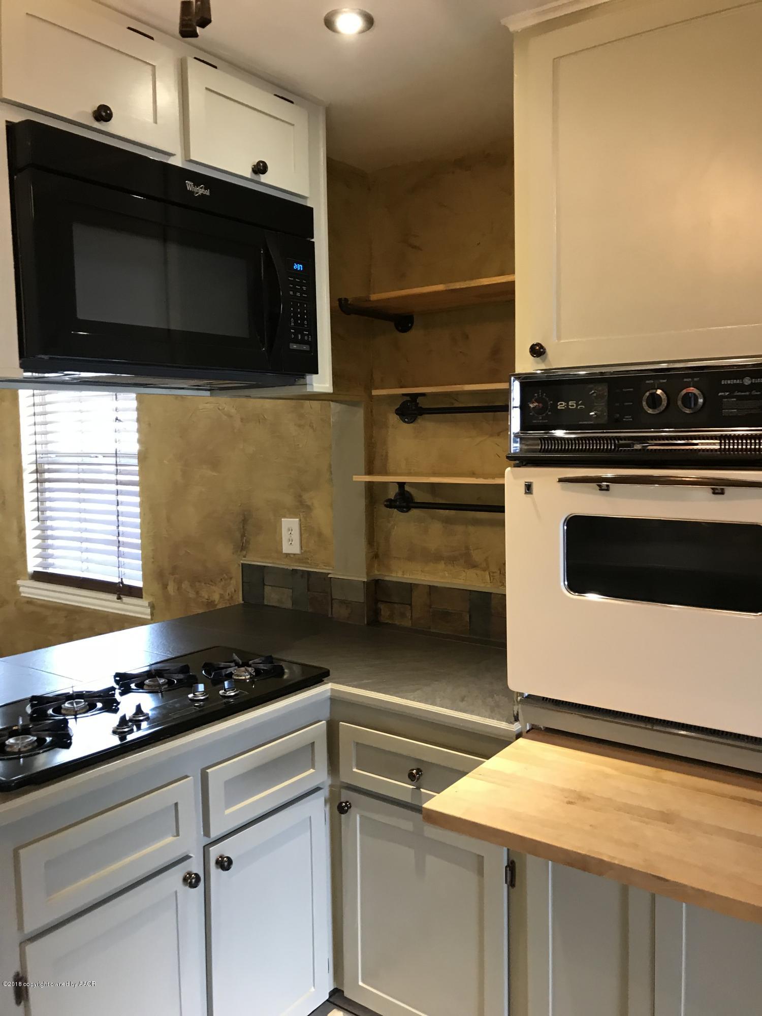4634 Crockett Street Amarillo, TX 79110 - Photo 7 of 23 KITCHEN