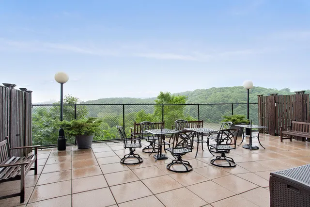$399,000 | 2400 Johnson Avenue, Unit 10C | Spuyten Duyvil
