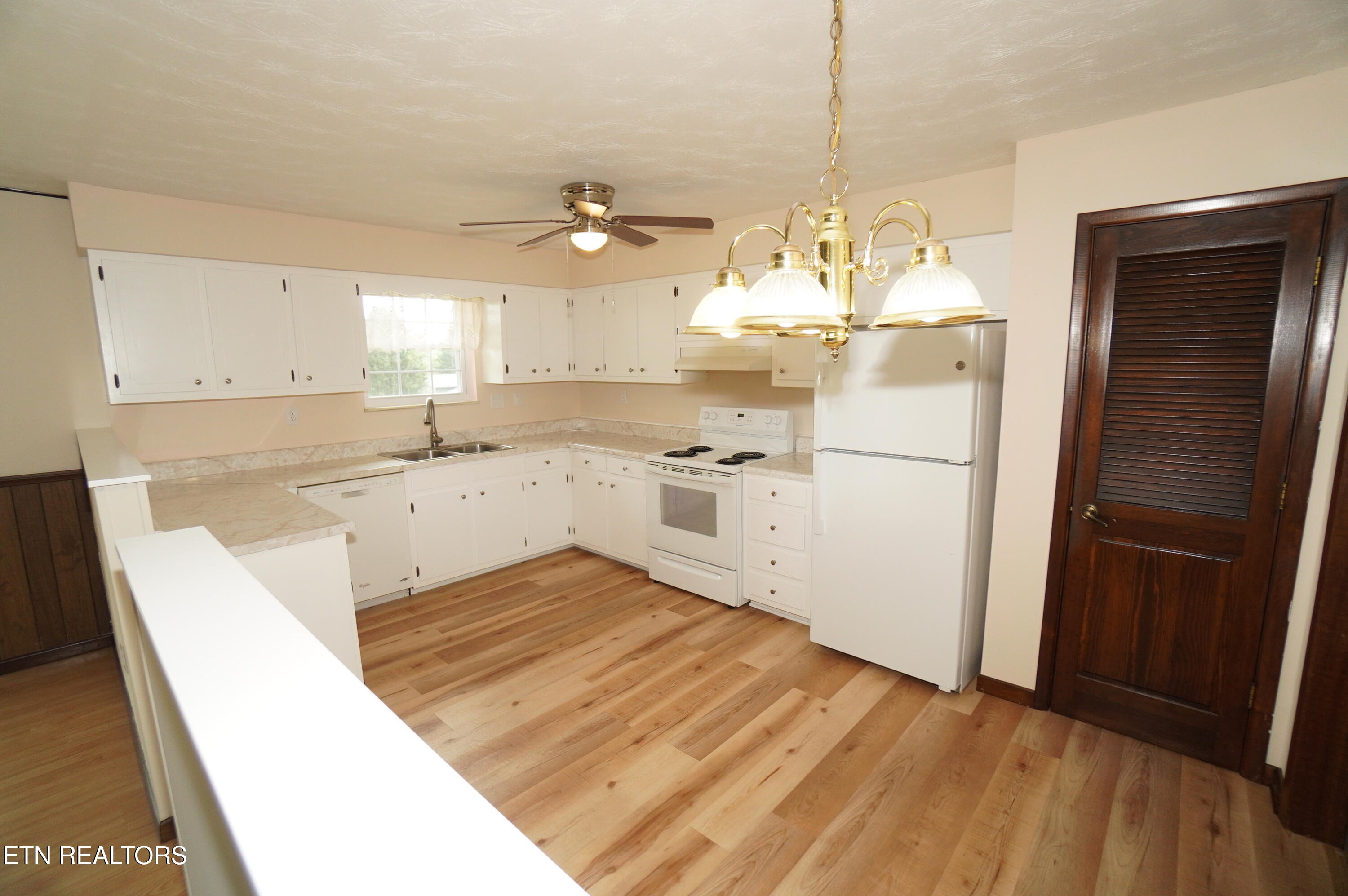633 Shaver Drive Talbott, TN 37877 - Photo 3 of 43 interior updated (29)