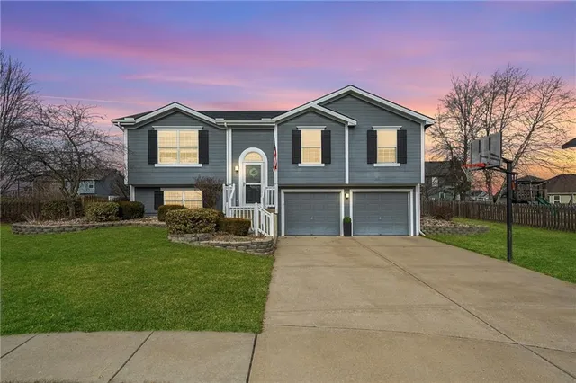 $330,000 | 1102 Melody Court, Kearney, MO 64060