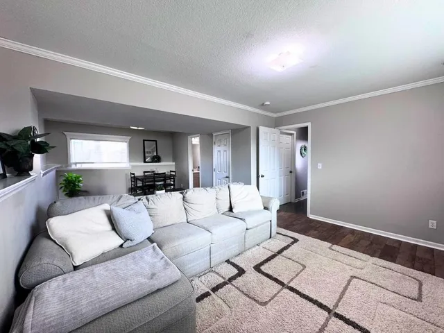 $330,000 | 1102 Melody Court, Kearney, MO 64060