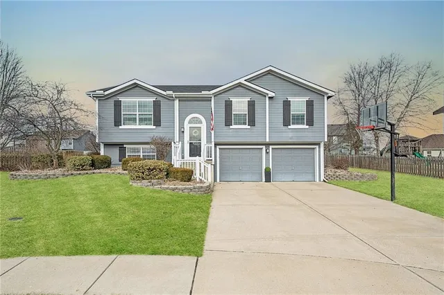 $330,000 | 1102 Melody Court, Kearney, MO 64060