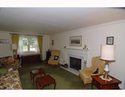 138 Boxfield Road Upper St. Clair, PA 15241 - Photo 3 of 9 Living Room.