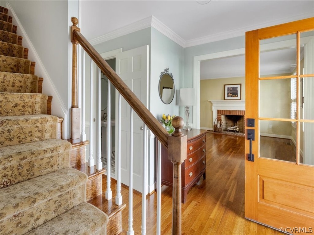 513 Greene Ridge Road Henrico, VA 23229 - Photo 4 of 36 Entry is spacious and bright- notice the crown moulding.