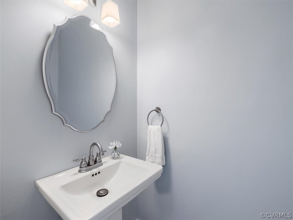 513 Greene Ridge Road Henrico, VA 23229 - Photo 6 of 36 Powder Room off Entry hall is NEWly renovated with marble hex tiles and modern details!