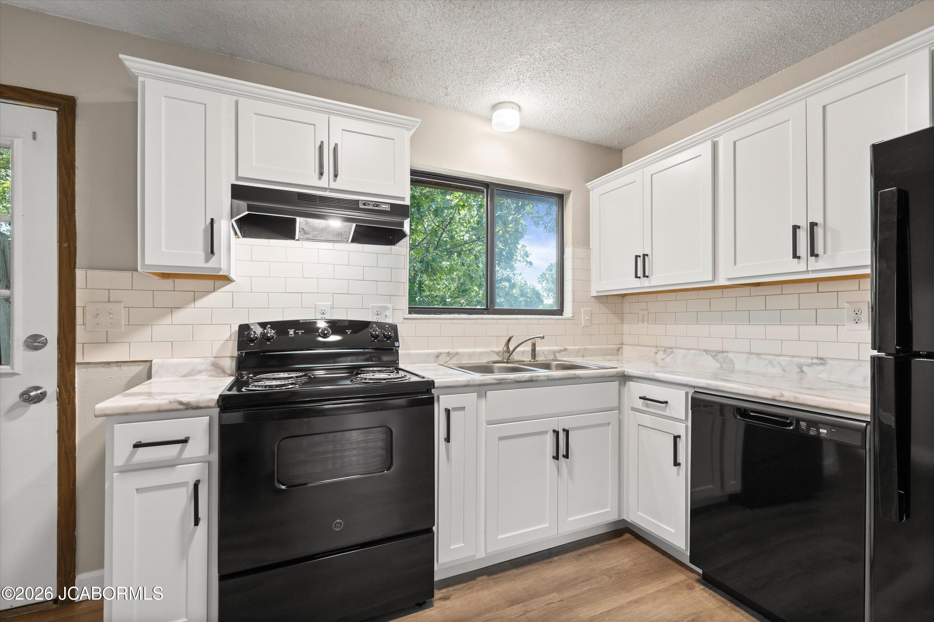 3229 Cassidy Road Jefferson City, MO 65101 - Photo 3 of 43