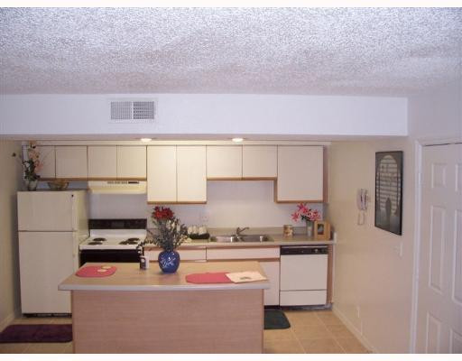 4055 West McNab Road, Unit 204H Pompano Beach, FL 33069 - Photo 2 of 8 Kitchen