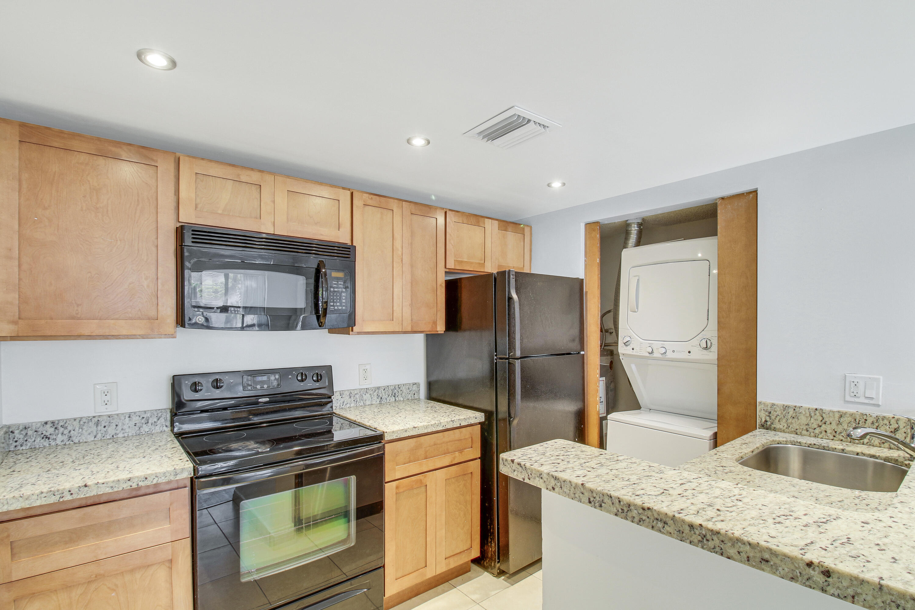 4441 West McNab Road, Unit 17 Pompano Beach, FL 33069 - Photo 5 of 25 House-4