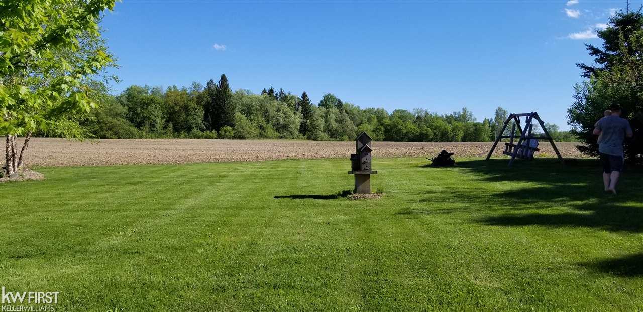 2807 West Winegar Road Perry, MI 48872 - Photo 8 of 67 31382032-10.JPG