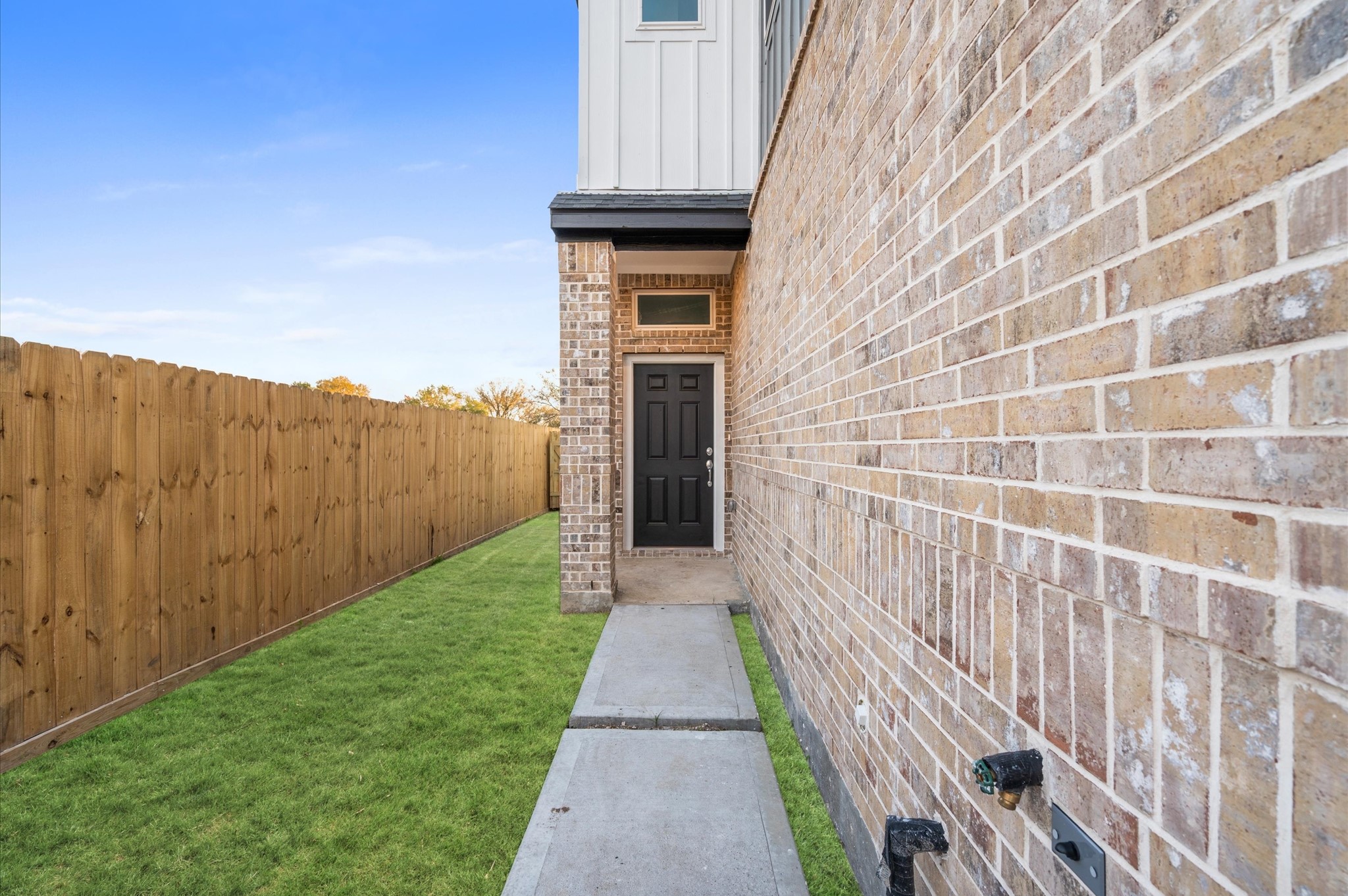 6404 Pregonero Lane Houston, TX 77048 - Photo 6 of 18 Photos are from another home built by the same builder
