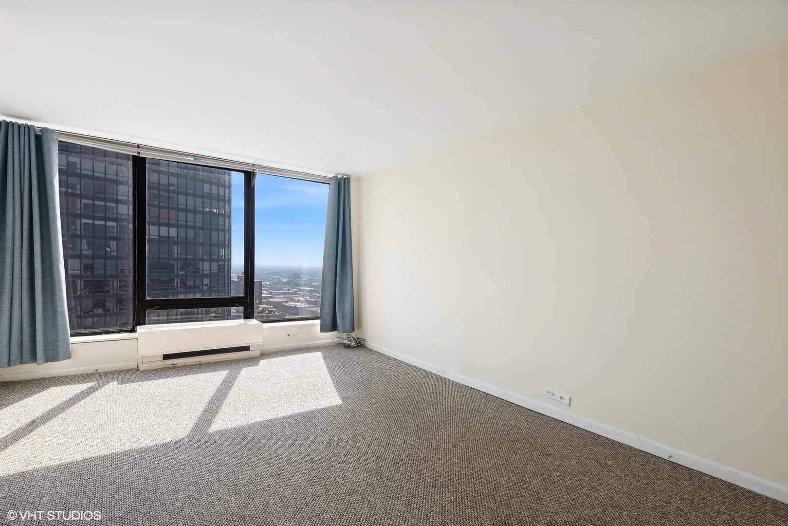 5445 North Sheridan Road, Unit 3812 Chicago, IL 60640 - Photo 14 of 21 a view of an empty room with a window
