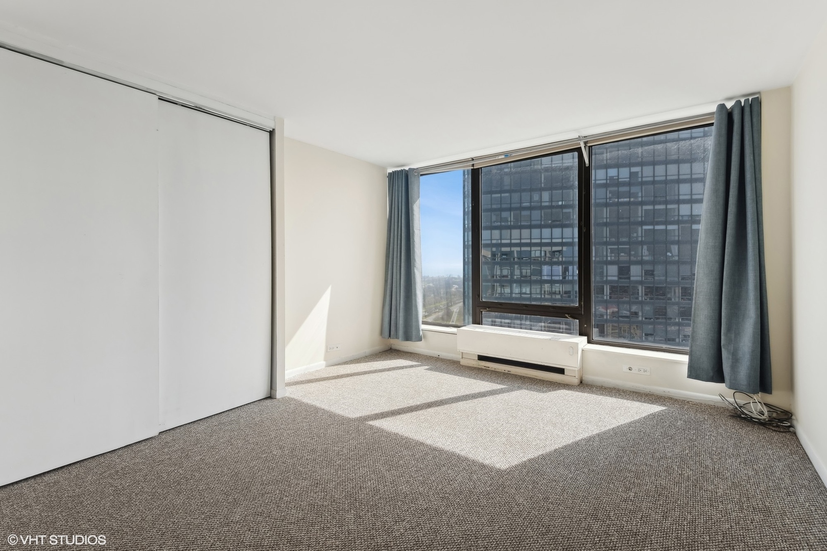 5445 North Sheridan Road, Unit 3812 Chicago, IL 60640 - Photo 15 of 21 a spacious bedroom with a bed and a large window